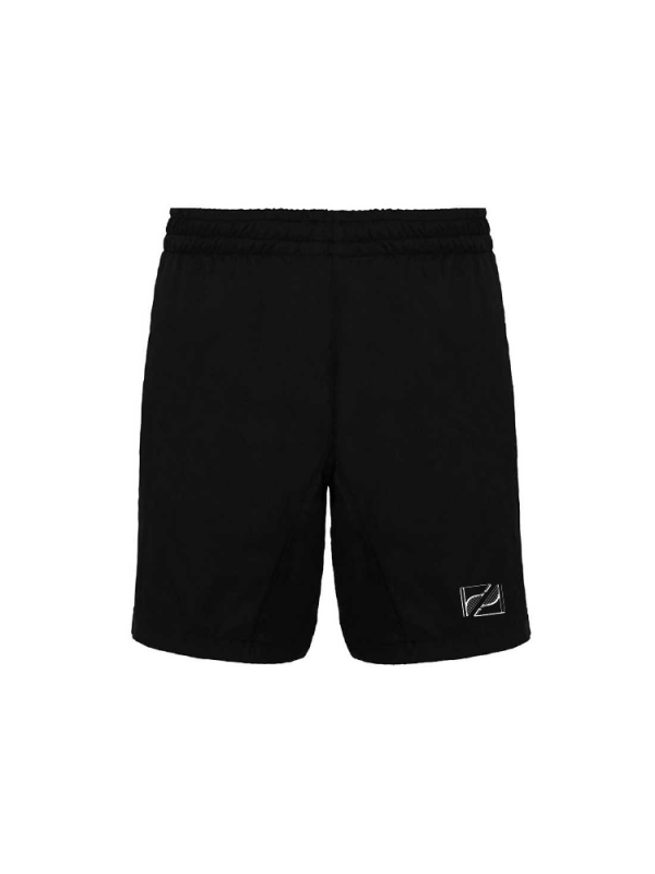 Short negro hombre